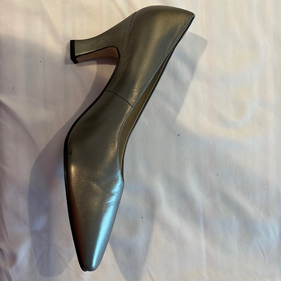 Pewter leather pumps - Picture 1 of 3